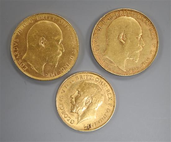 Two gold full sovereigns, 1910 and one gold half sovereign, 1913.